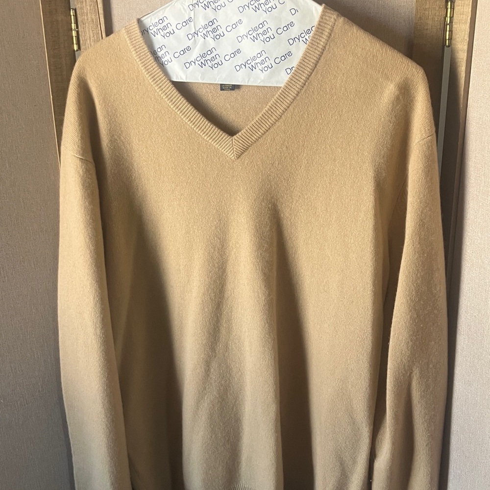 FINAL MARKDOWN Club room men’s v-Neck cashmere Tan Sweater medium